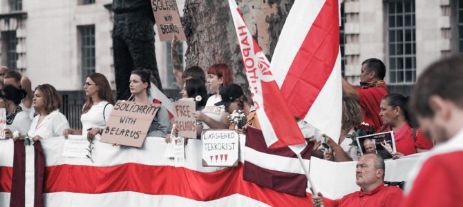 Belarus: RSF schockiert über erniedrigende Methoden gegen Journalist*innen